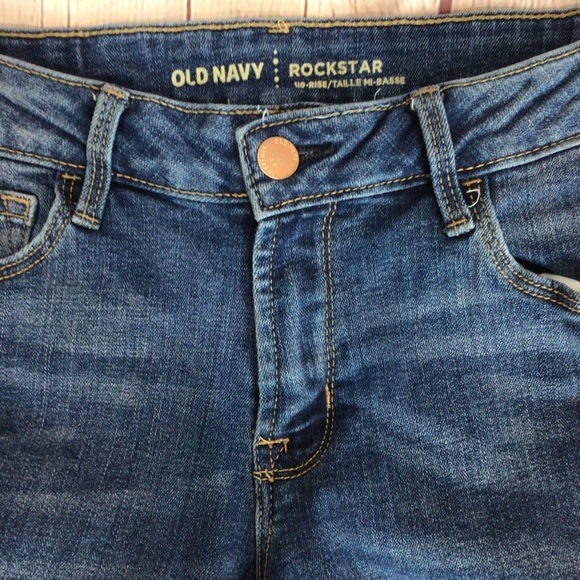 Old Navy Rockstar Distressed Mid-Rise Medium Wash Blue Denim Jeans - Size 6 - Picture 7 of 9